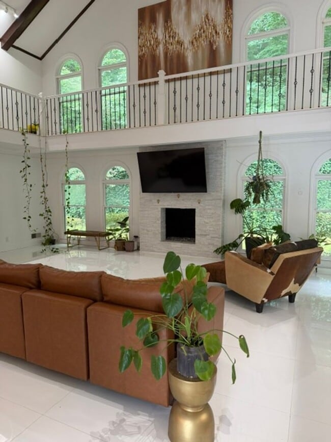 Building Photo - Furnished Estate Home - Double Curved Stairway - Marble Floors - Waterfall Island