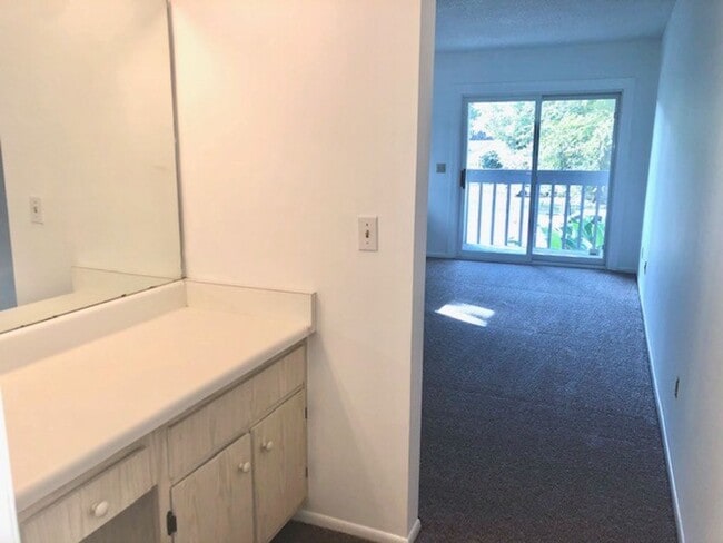 Building Photo - MOVE IN MARCH! 2 Story-Spacious 3 beds 2.5 bath townhouse with attached 2 car garage!!