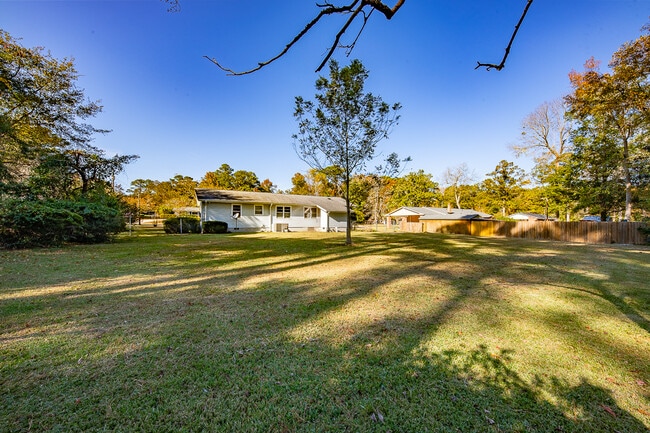 Building Photo - 1009 Park Dr