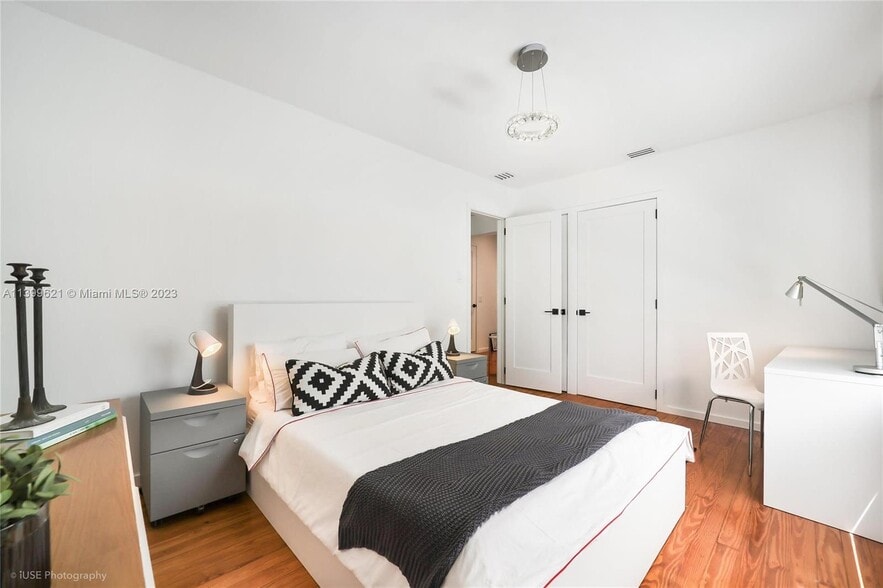 Building Photo - 3655 Oak Ave