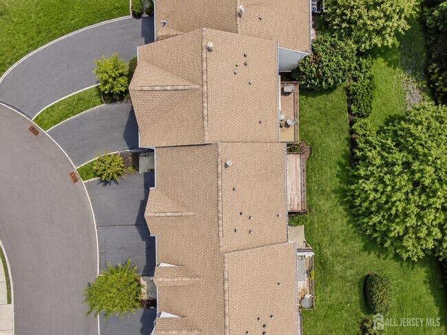 Building Photo - 350 Bernard Dr