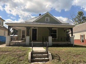 Building Photo - Stunning Remodeled 3-Bedroom/ 1 BATHROOM H...