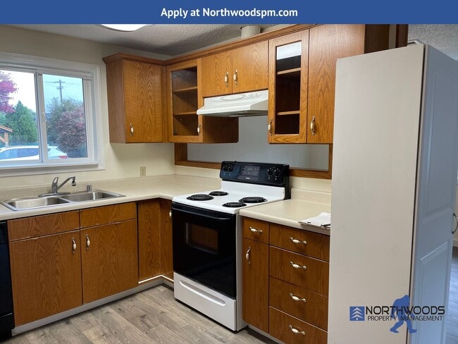 Building Photo - Very Nice 2 Bedroom 2 Bath Front duplex-All Utilities Include except Power