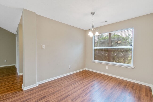 Building Photo - 16225 Summerset Estates Blvd