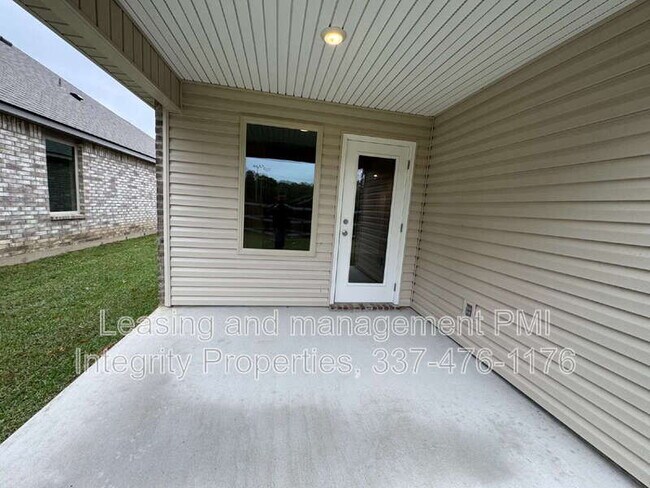 Building Photo - 325 White Pine Dr