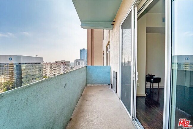 Building Photo - 388 E Ocean Blvd