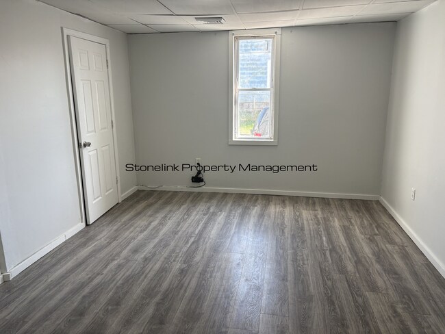 Building Photo - 21 Kenyon Ave