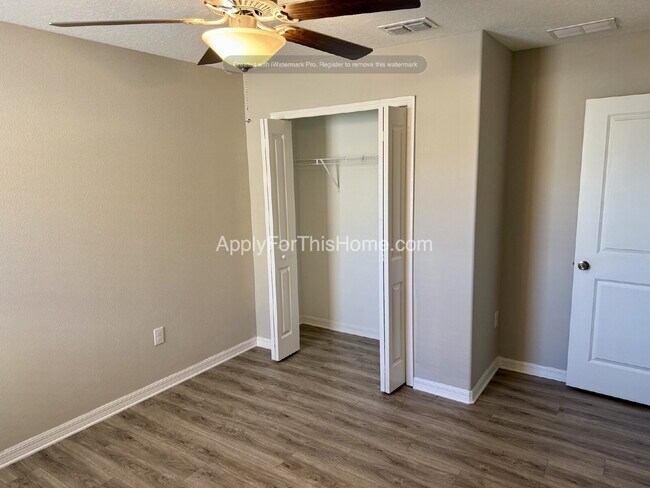 Building Photo - Single Family Home - 6 Bedroom