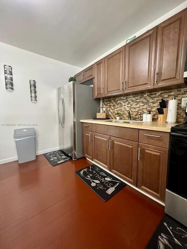 Building Photo - 3000 SW 114th Ave