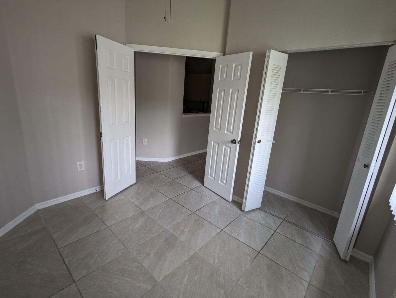 Building Photo - 260 Crestwood Cir