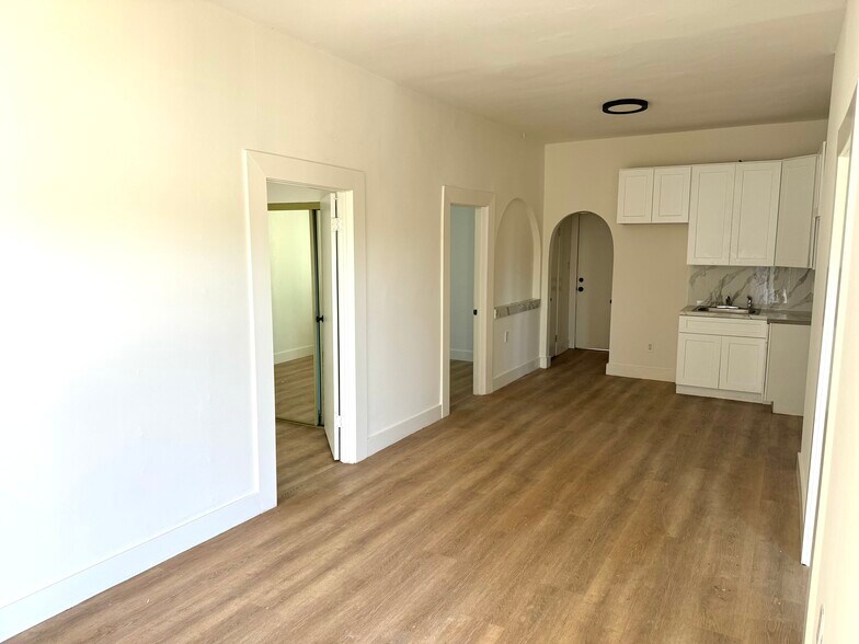 Building Photo - 317 N Alvarado St