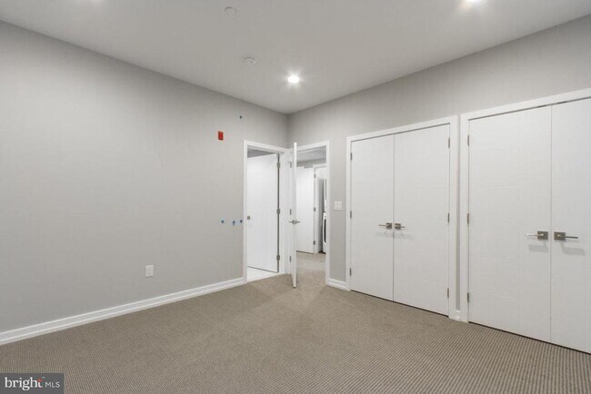 Building Photo - 712-14 S Sartain St