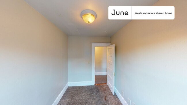 Building Photo - Room in Shared 5 bed/2 bath home