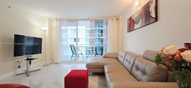 Building Photo - 6917 Collins Ave