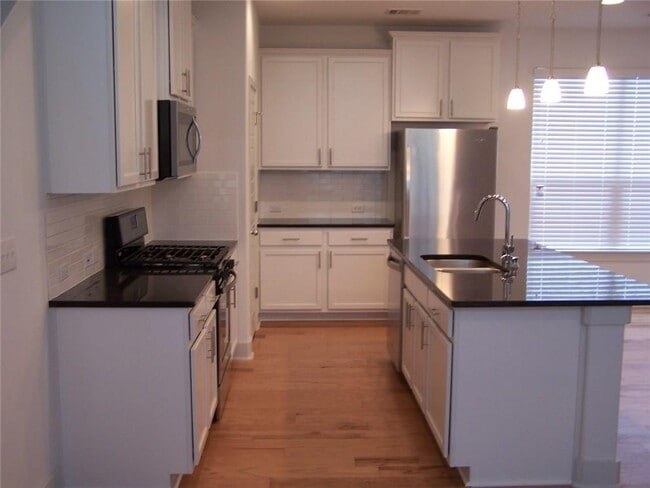 Building Photo - 2214 Capulet St