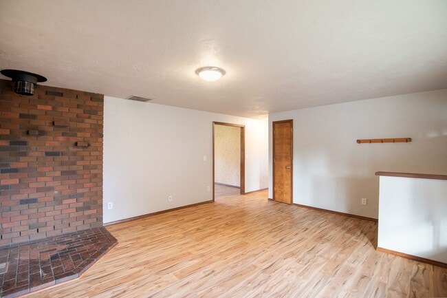 Building Photo - 3 bed, 2 bath Single-level home in Stayton, Oregon
