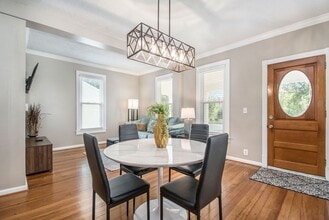 Building Photo - Adorable Millard Home