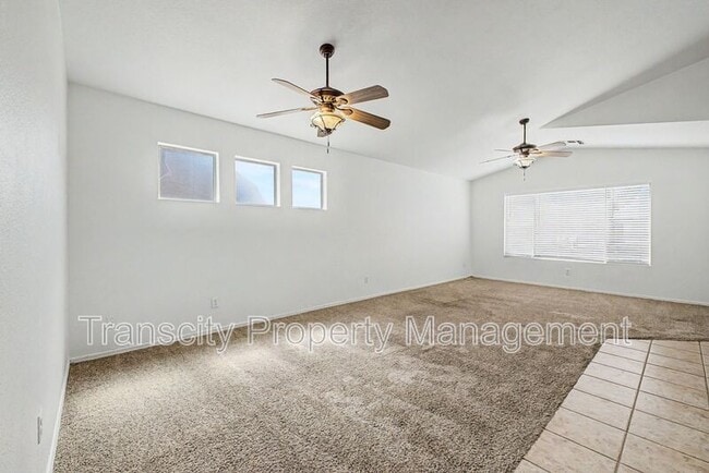 Building Photo - 932 W 19th Ave