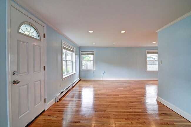 Building Photo - 30 Thayer Ave