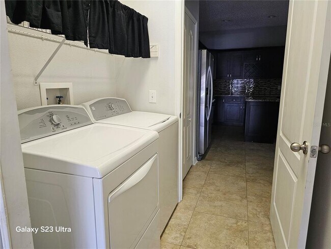 Building Photo - 9852 Bridgeton Dr