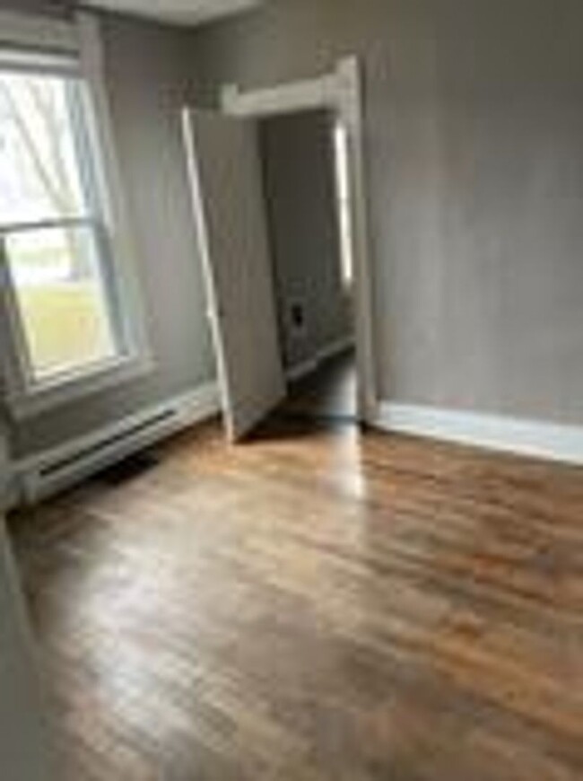 Building Photo - 304 W Eureka St