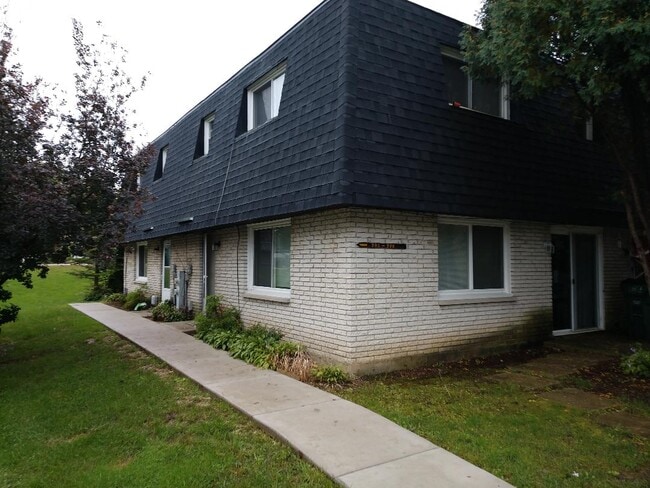 4 flat apartment building - 992 N Fairfield Rd