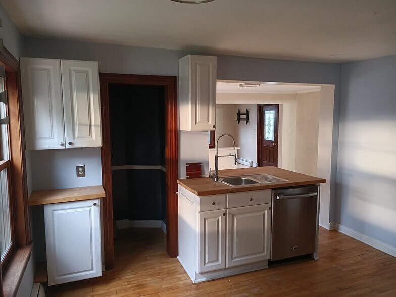 Kitchen with pantry - 1313 N 67th St