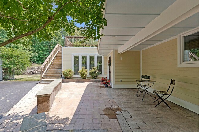 Building Photo - 7712 Dolly Dr