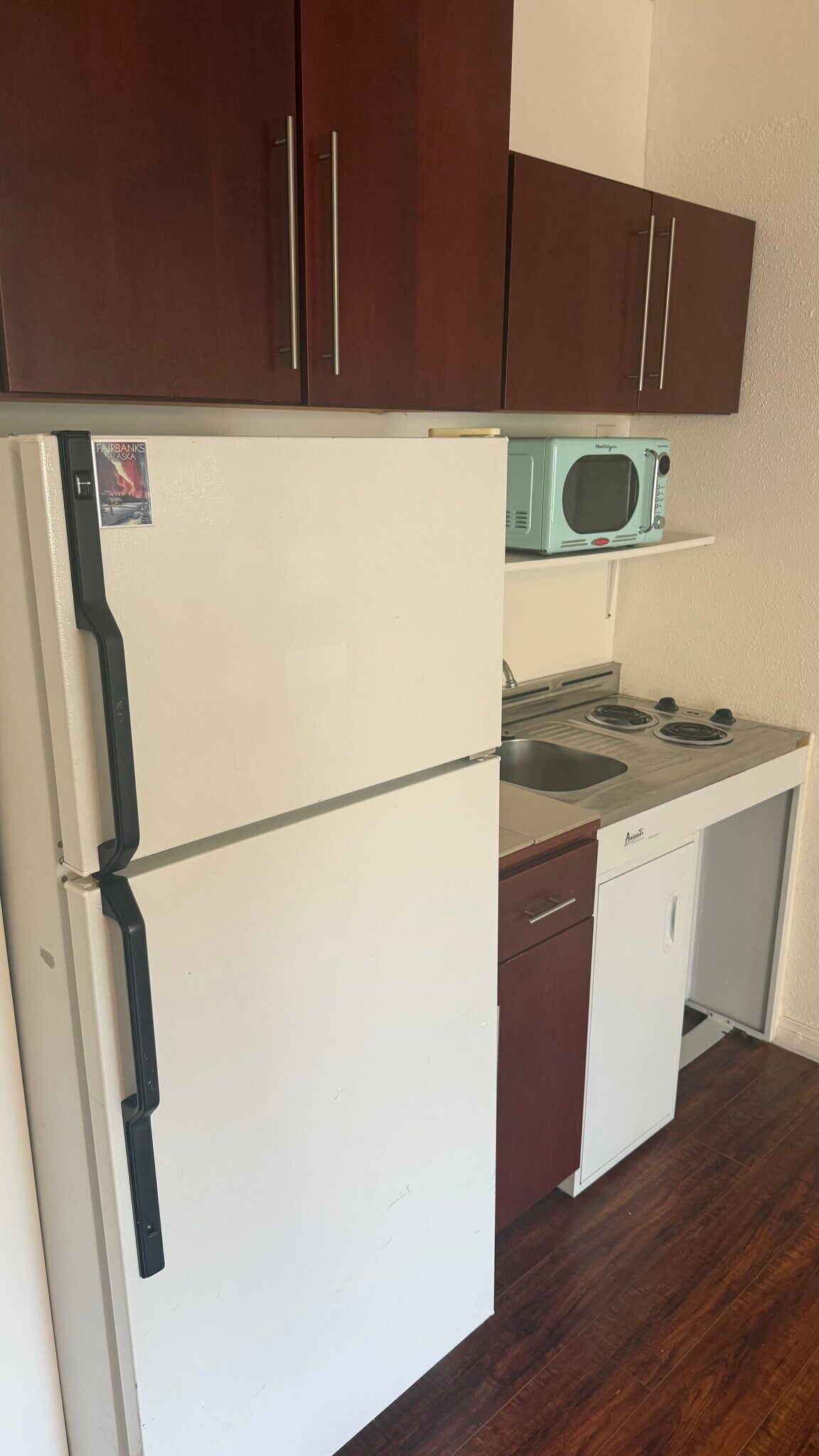 Building Photo - 6661 Lindenhurst Ave