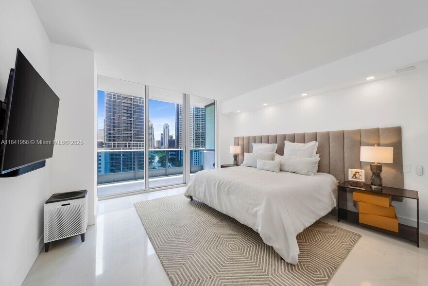 Building Photo - 200 Biscayne Boulevard Way