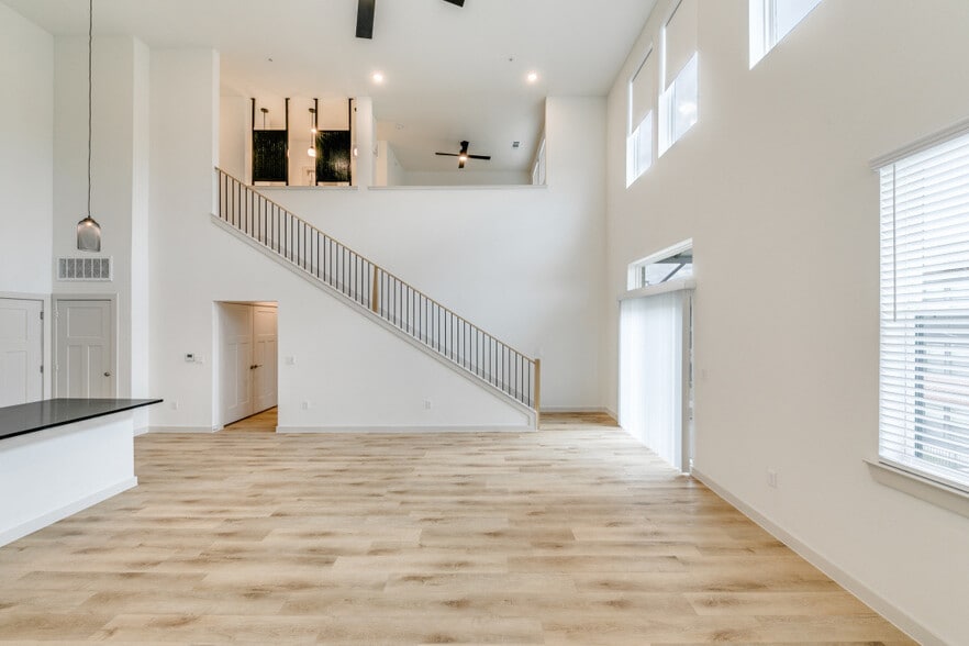 Building Photo - Burnett Lofts at Bishop Ridge