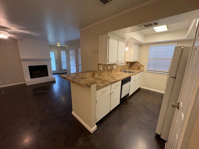 Building Photo - Townhouse available in Great North Austin ...