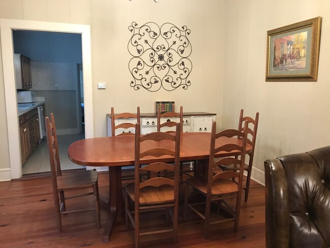 Building Photo - All inclusive, Safe and Practical 4BR 2 Ba...