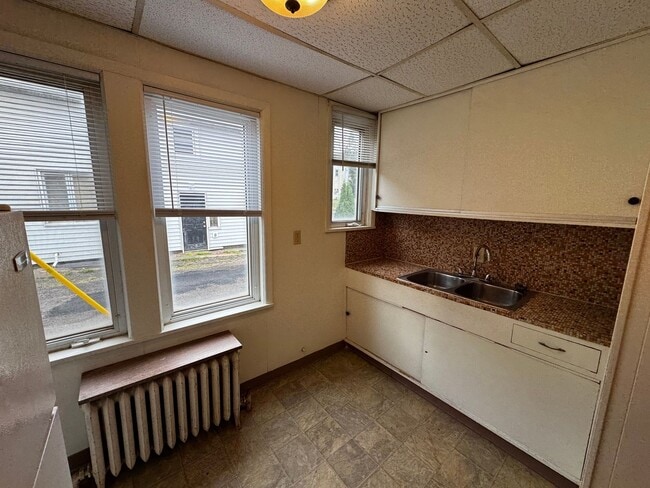 Building Photo - 113-115 N 22nd Ave W