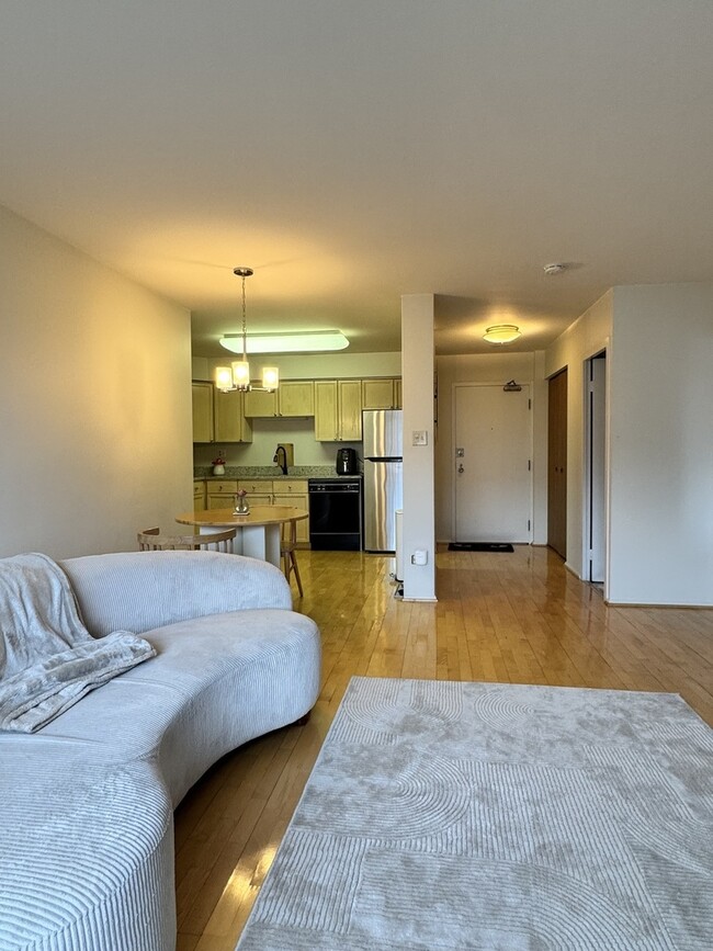 Building Photo - 201 S Maple Ave