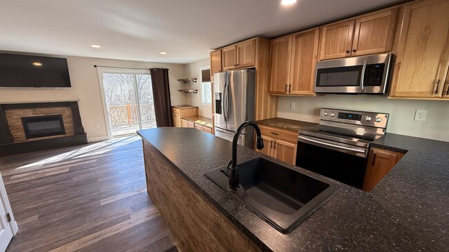 Primary Photo - Modern 2-Bedroom Townhouse Condo – Water &...