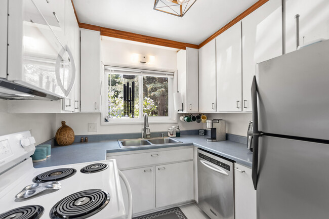 Building Photo - 54700 S Circle Dr