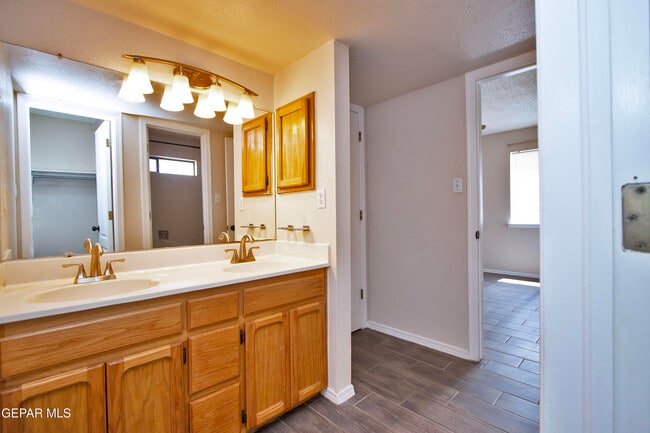 Building Photo - 11726 Stone Castle Dr