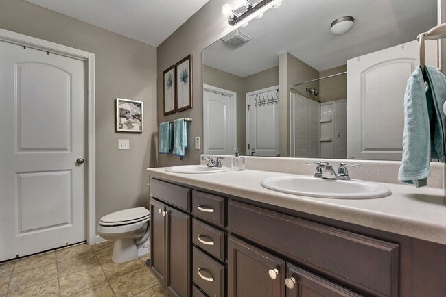 Building Photo - 3 Bedroom Townhouse