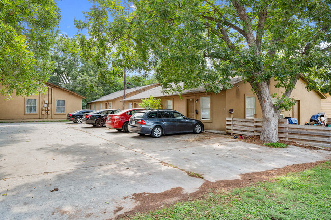 Building Photo - 1452 River Rd
