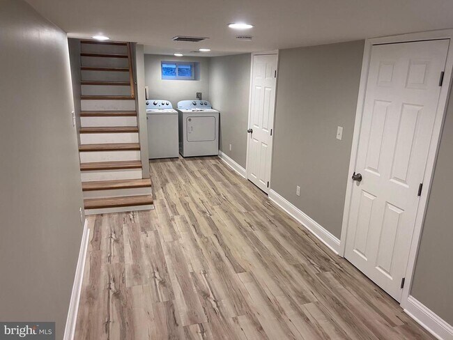 Building Photo - 137 Vassar St