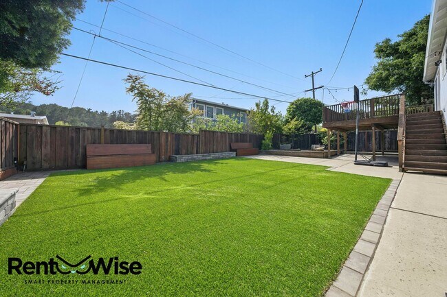 Building Photo - 1125 Fernwood Dr
