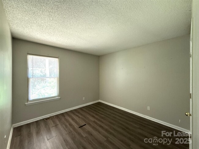 Building Photo - 6021 Black Bear Ct