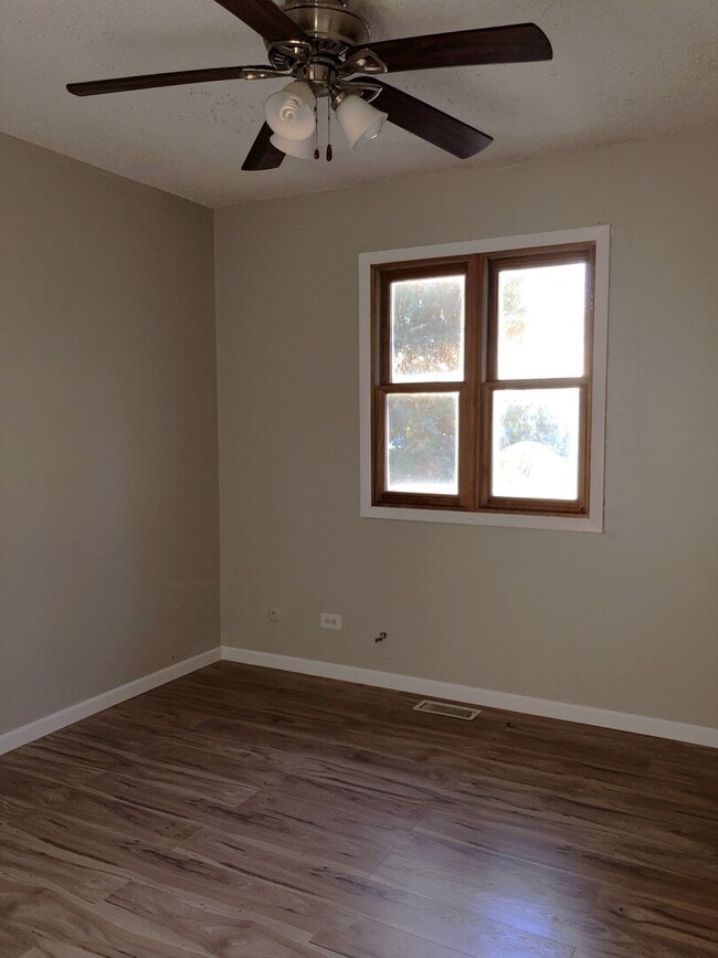 Building Photo - 3890 Windjammer Ln