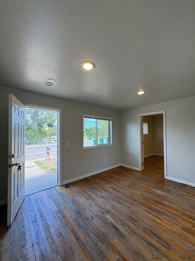 Building Photo - 3230 W 55th Pl
