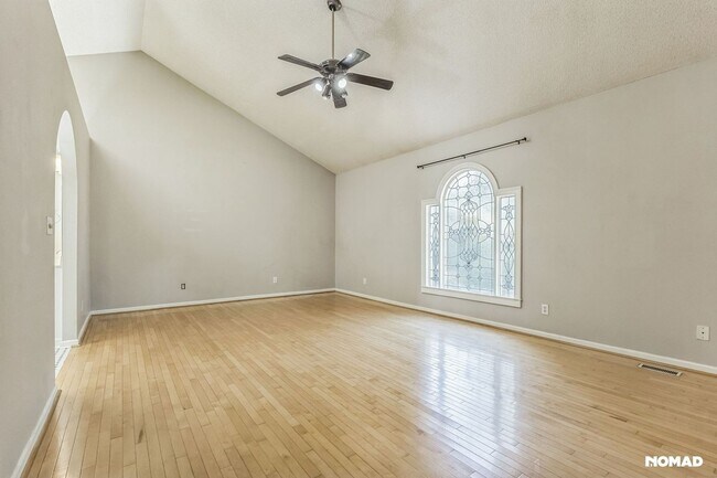 Building Photo - Spacious 5BR House in Marietta