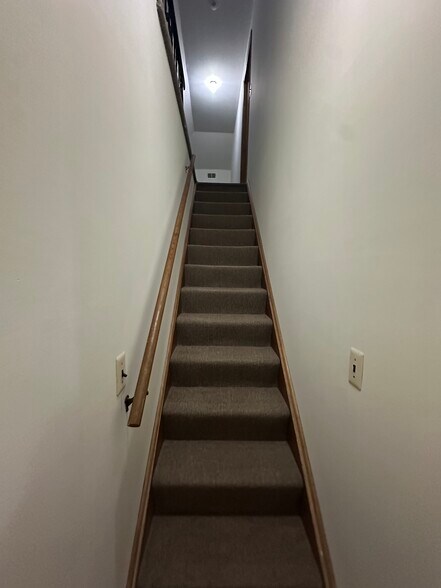 Building Photo - 1747 E 2nd St