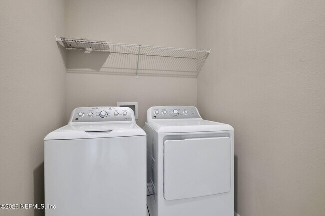 Building Photo - 365 Cherry Elm Dr