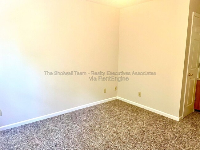 Building Photo - 1443 Schoolcraft Way