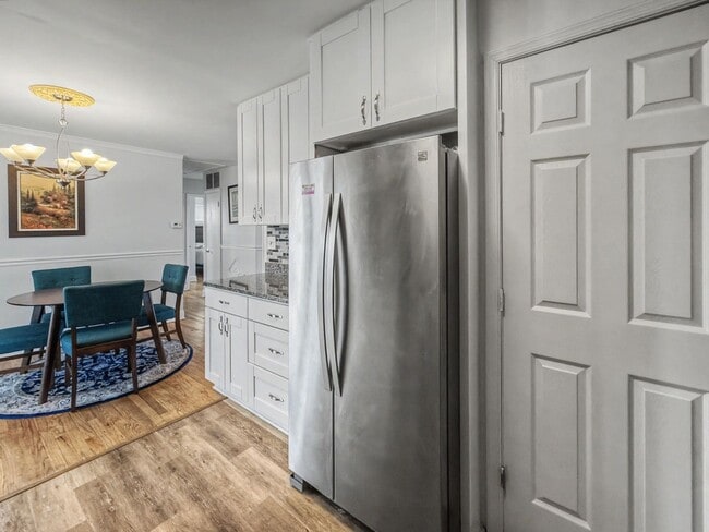 Building Photo - Furnished 4BD 2BA Home with Two kitchens, Basement, and Garage!